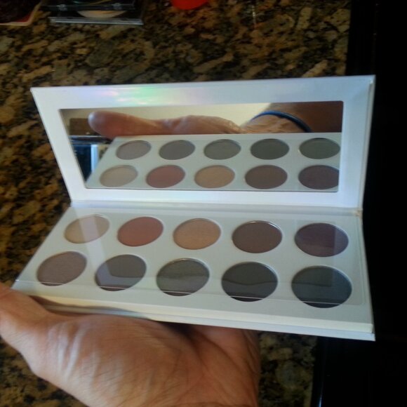 KKW Beauty Crystalized EyeShadow Palette Makeup Kit - Picture 5 of 14